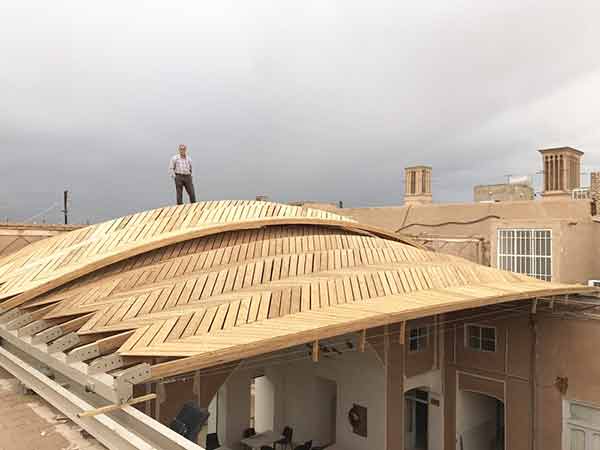Design and construction of a wooden movable roof